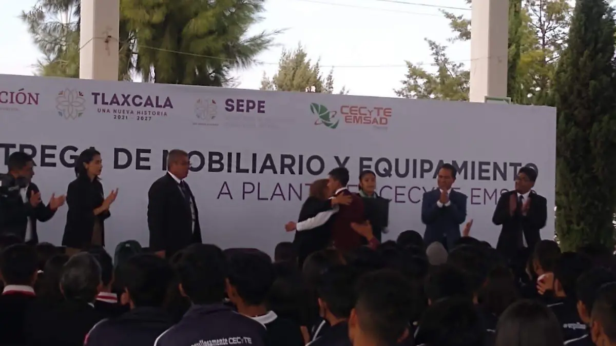 entrega de mobiliario y equipamiento (1)